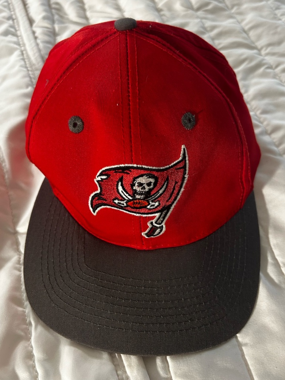 Tampa Bay Buccaneers Snapback Hat Red Gray Y2K NFL Logo 7 Cap